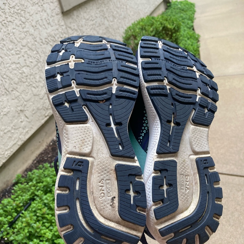 Brooks running sneakers - Picture 2 of 4